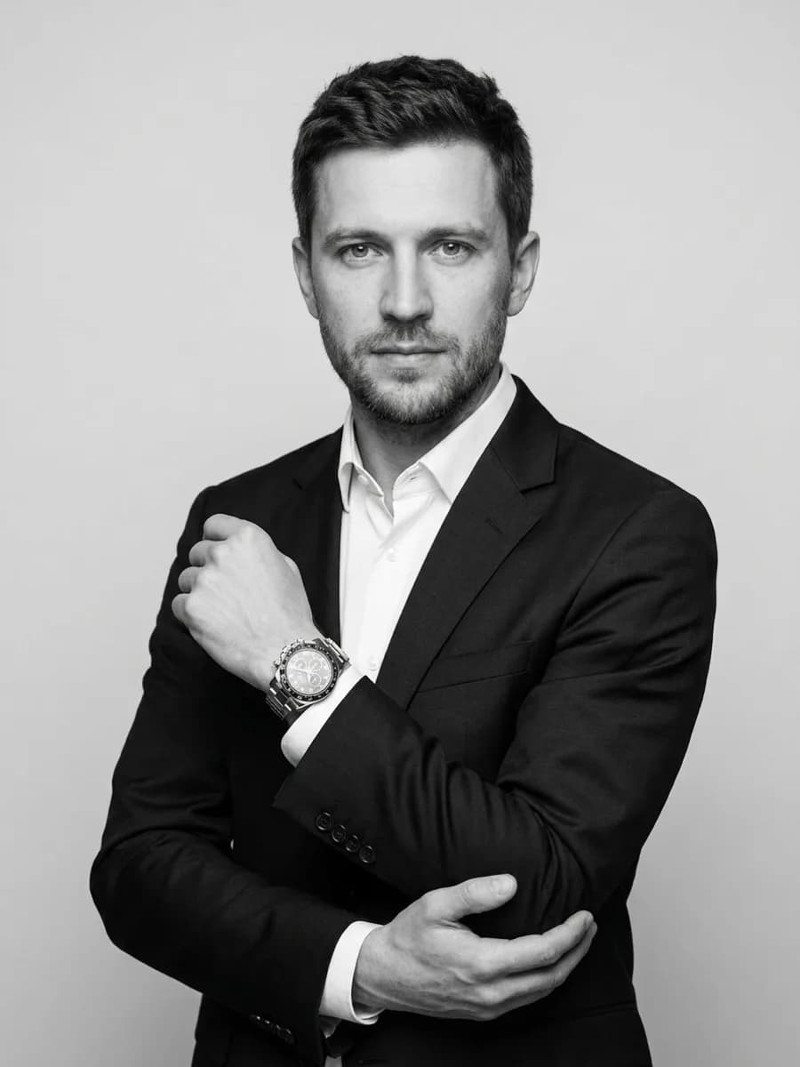 Деловой портрет с часами ч/б (мужской)