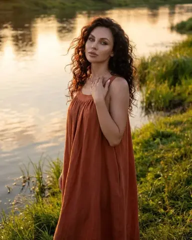 У реки на закате