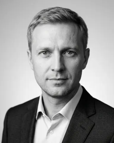 Деловой headshot ч/б (м)