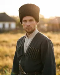 Казачий образ (мужской): Крупный план в папахе, кадр 2