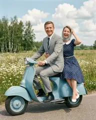 Пара в стиле оттепели: На мотороллере, кадр 4