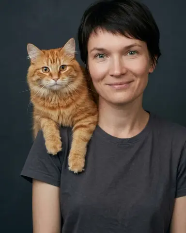 Кот на плече