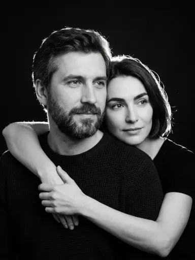 Объятие в контровом свете ч/б — пример 2