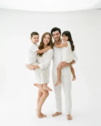 Total white: дети на руках