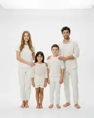 Семья total white: Total white: в линию, кадр 1